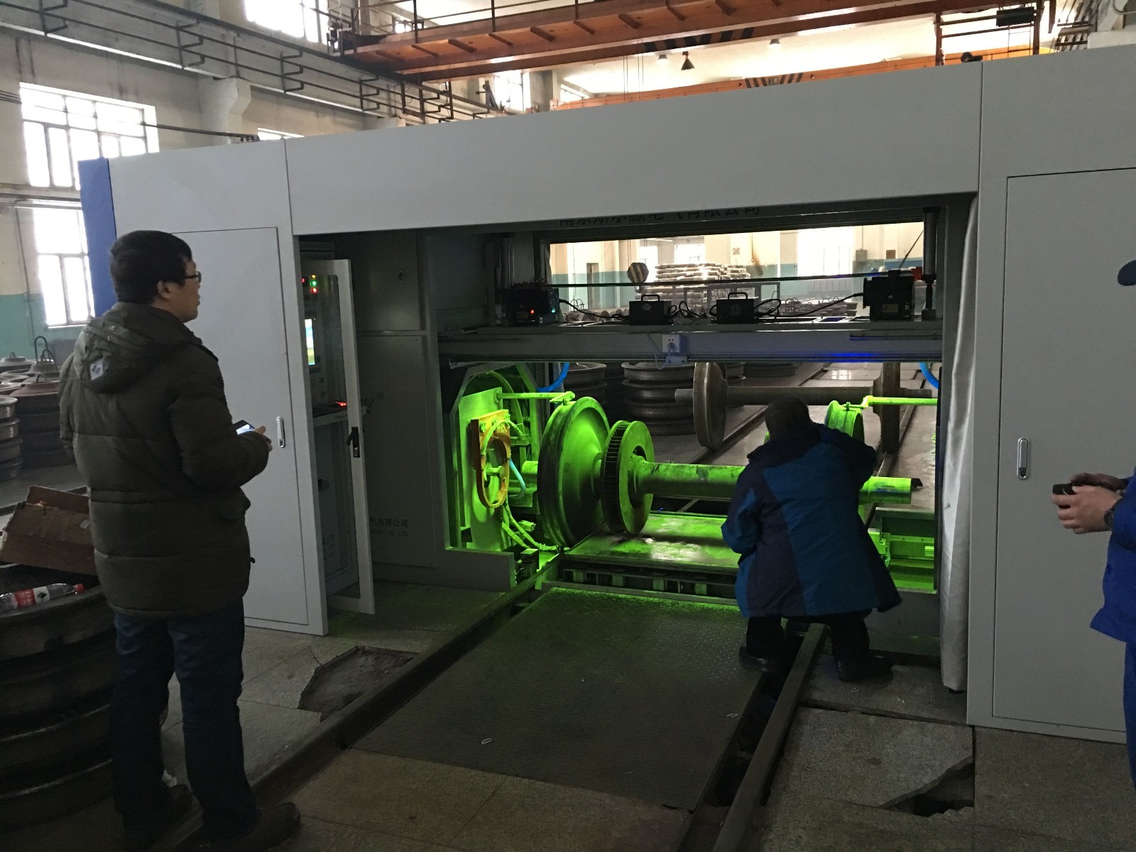 CJW-3000型客車輪對(duì)磁粉探傷機(jī) 專家驗(yàn)收.jpg