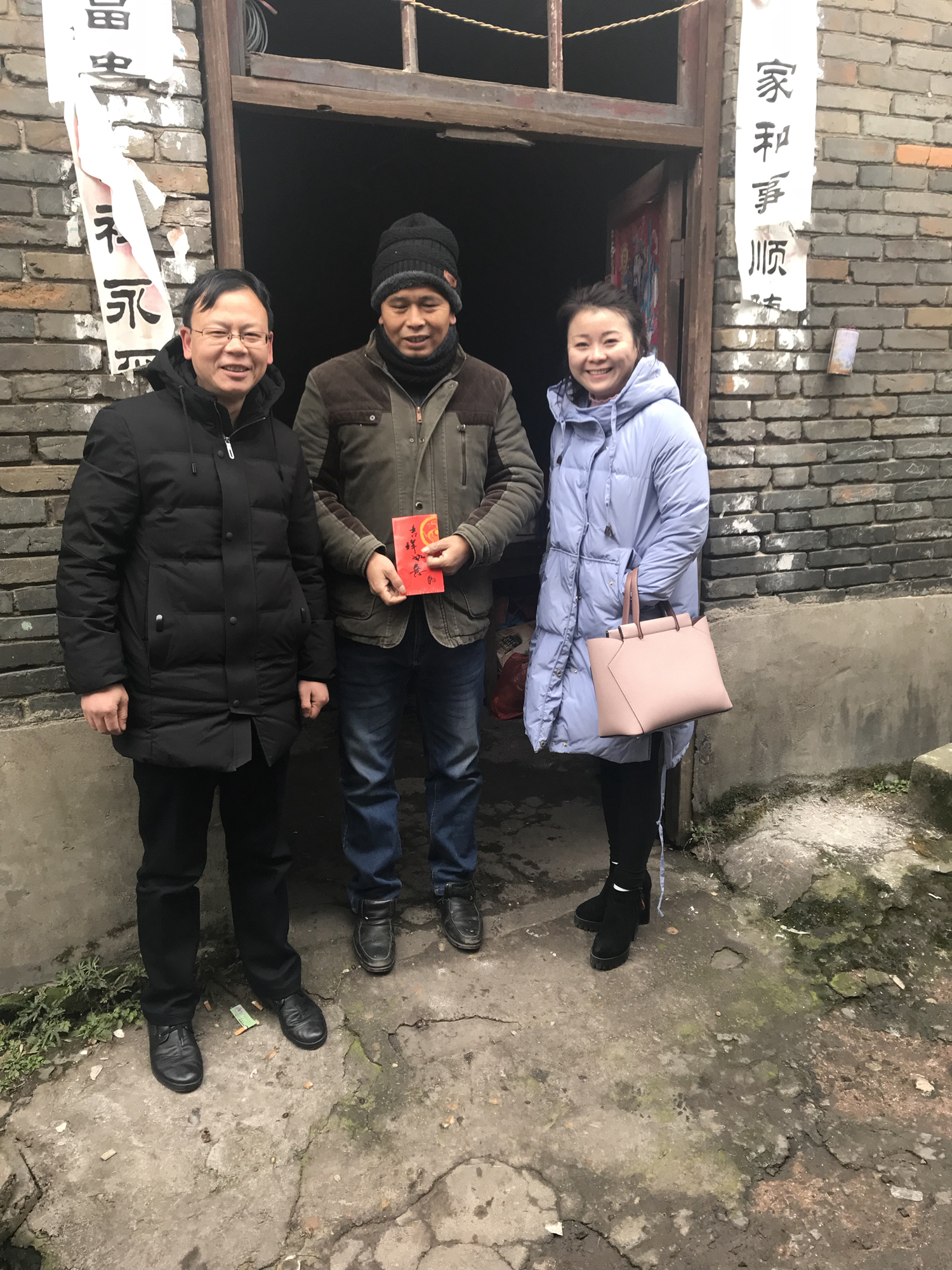 走訪困難戶 寒冬送溫暖